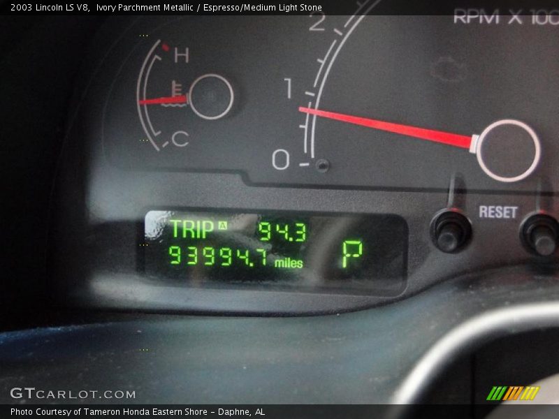 Ivory Parchment Metallic / Espresso/Medium Light Stone 2003 Lincoln LS V8
