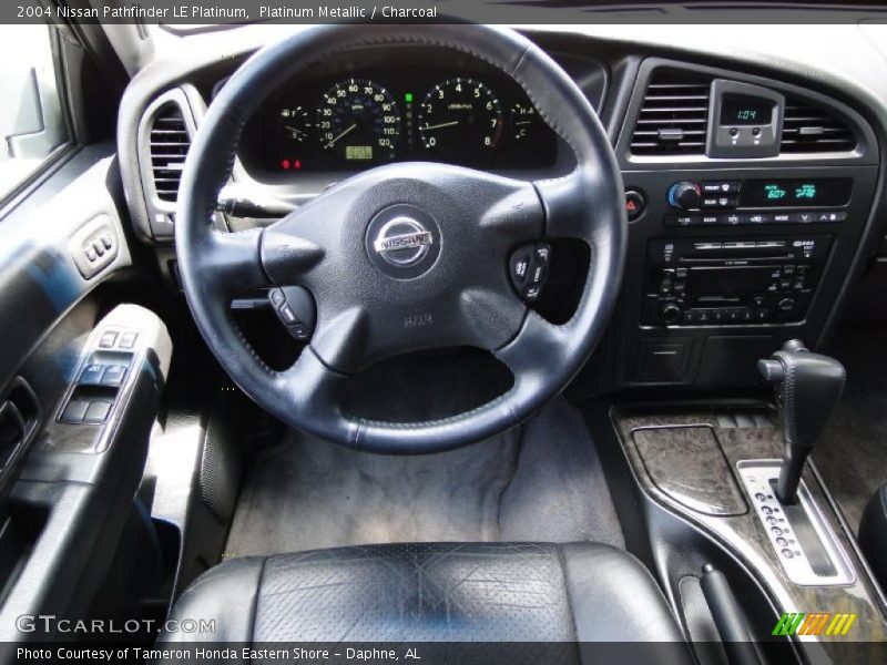Dashboard of 2004 Pathfinder LE Platinum