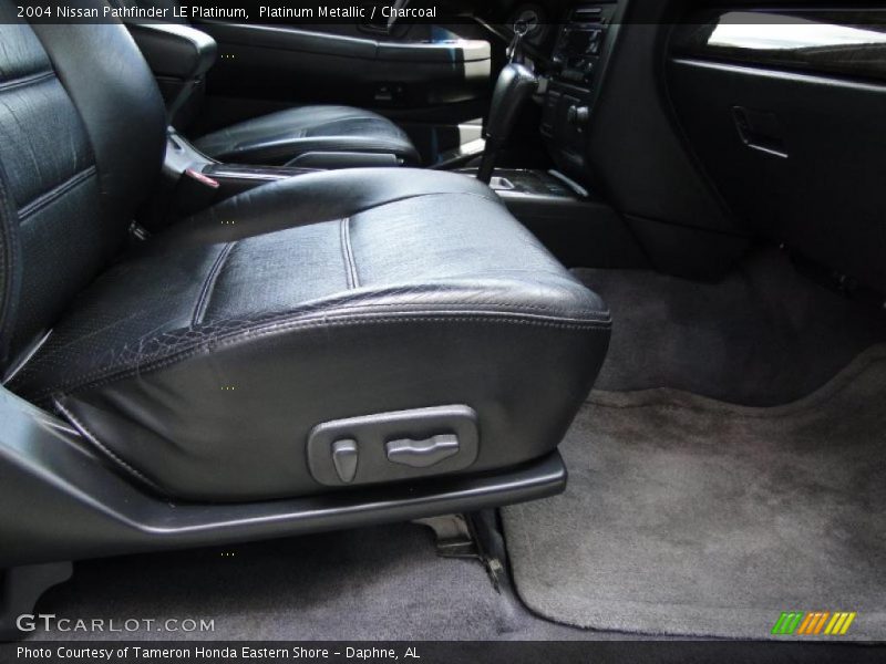 Platinum Metallic / Charcoal 2004 Nissan Pathfinder LE Platinum