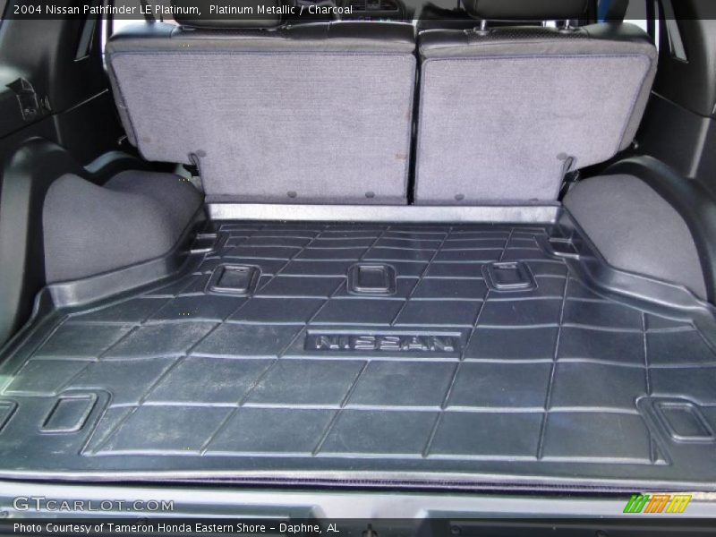 Platinum Metallic / Charcoal 2004 Nissan Pathfinder LE Platinum