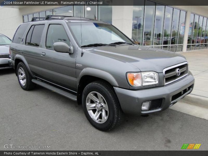 Front 3/4 View of 2004 Pathfinder LE Platinum