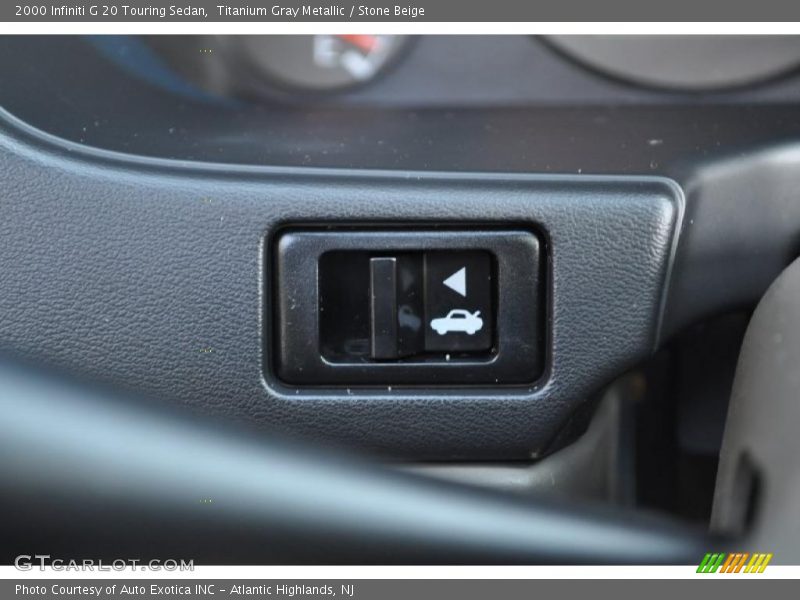 Controls of 2000 G 20 Touring Sedan