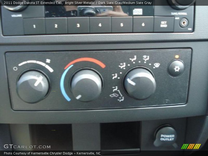 Bright Silver Metallic / Dark Slate Gray/Medium Slate Gray 2011 Dodge Dakota ST Extended Cab