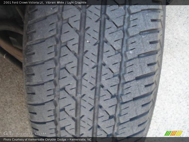 Vibrant White / Light Graphite 2001 Ford Crown Victoria LX