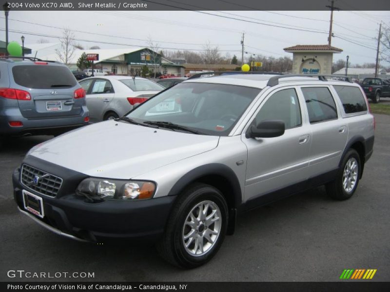 Front 3/4 View of 2004 XC70 AWD