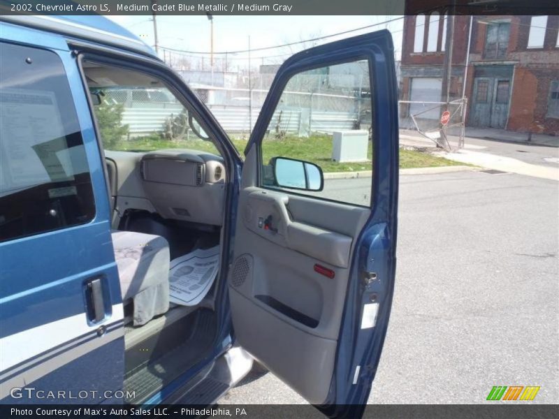 Medium Cadet Blue Metallic / Medium Gray 2002 Chevrolet Astro LS