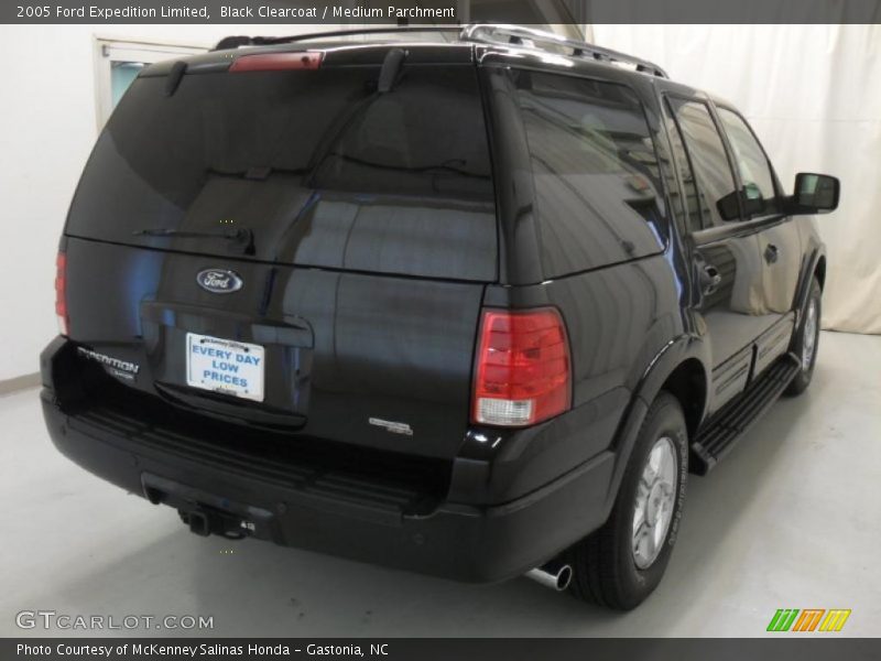Black Clearcoat / Medium Parchment 2005 Ford Expedition Limited