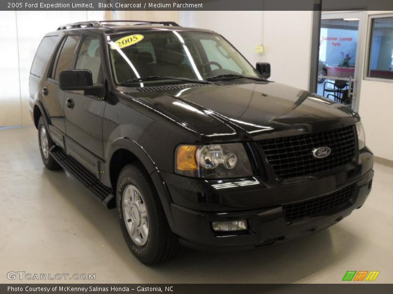 Black Clearcoat / Medium Parchment 2005 Ford Expedition Limited