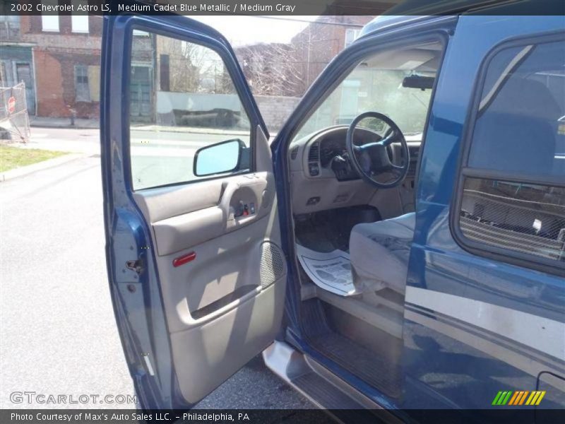 Medium Cadet Blue Metallic / Medium Gray 2002 Chevrolet Astro LS