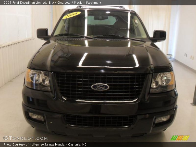 Black Clearcoat / Medium Parchment 2005 Ford Expedition Limited