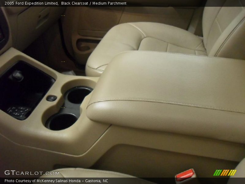 Black Clearcoat / Medium Parchment 2005 Ford Expedition Limited