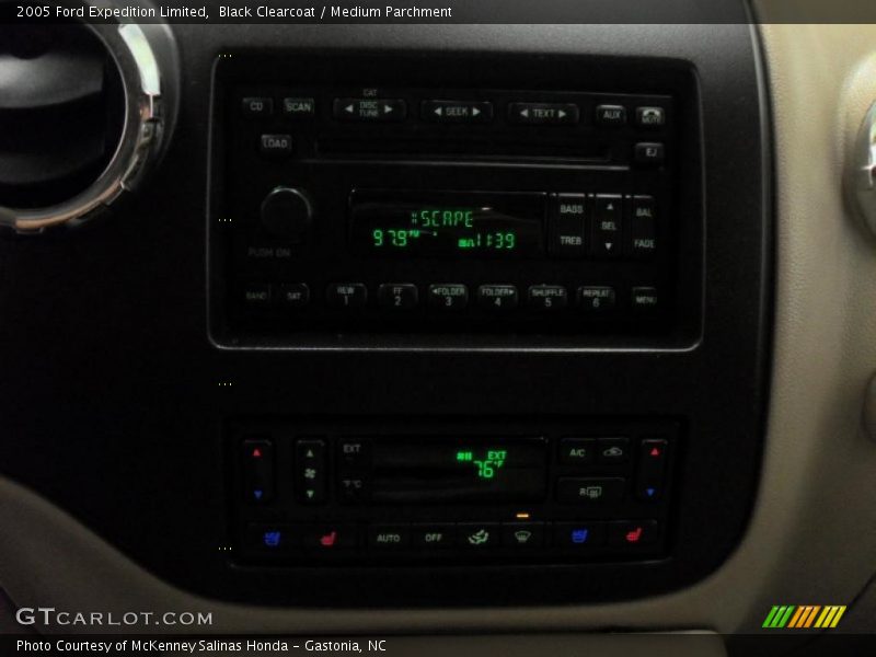 Black Clearcoat / Medium Parchment 2005 Ford Expedition Limited