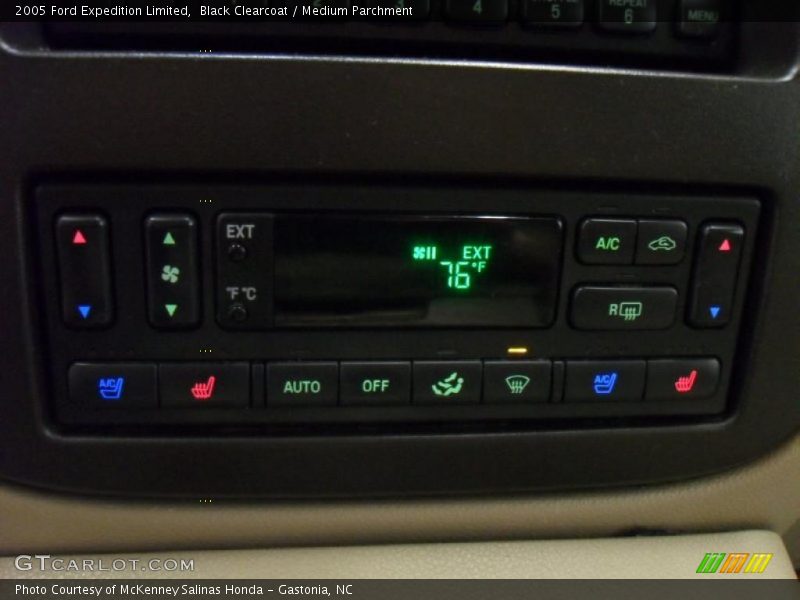 Black Clearcoat / Medium Parchment 2005 Ford Expedition Limited