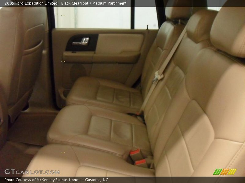 Black Clearcoat / Medium Parchment 2005 Ford Expedition Limited