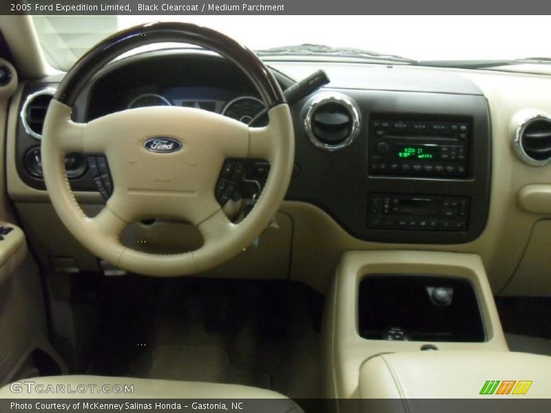 Black Clearcoat / Medium Parchment 2005 Ford Expedition Limited