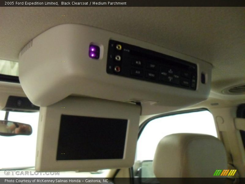 Black Clearcoat / Medium Parchment 2005 Ford Expedition Limited