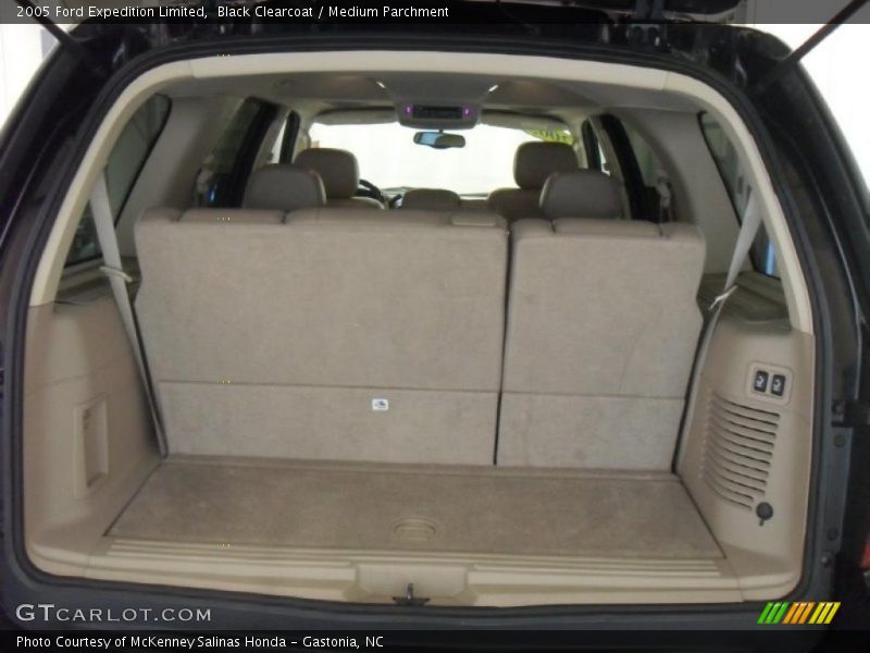 Black Clearcoat / Medium Parchment 2005 Ford Expedition Limited