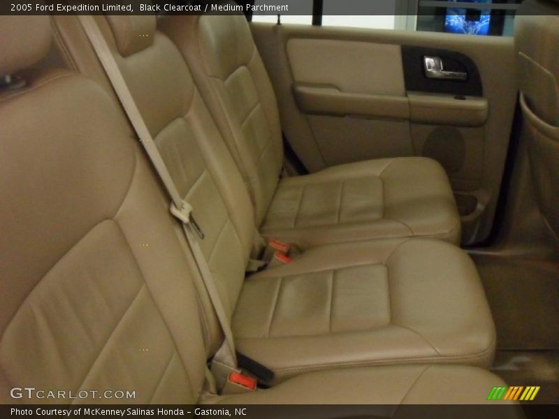 Black Clearcoat / Medium Parchment 2005 Ford Expedition Limited