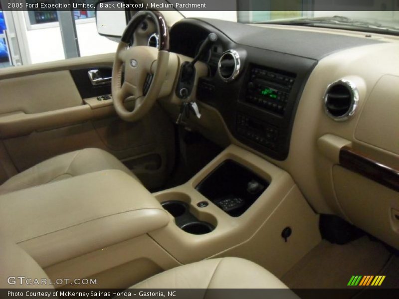 Black Clearcoat / Medium Parchment 2005 Ford Expedition Limited