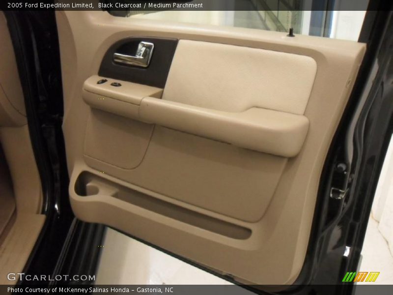 Black Clearcoat / Medium Parchment 2005 Ford Expedition Limited