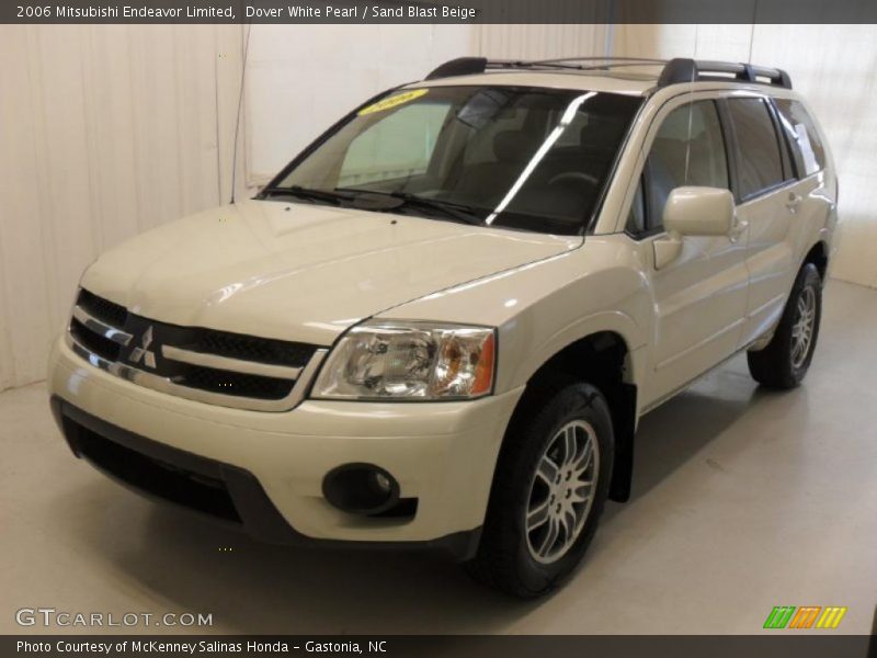 Dover White Pearl / Sand Blast Beige 2006 Mitsubishi Endeavor Limited