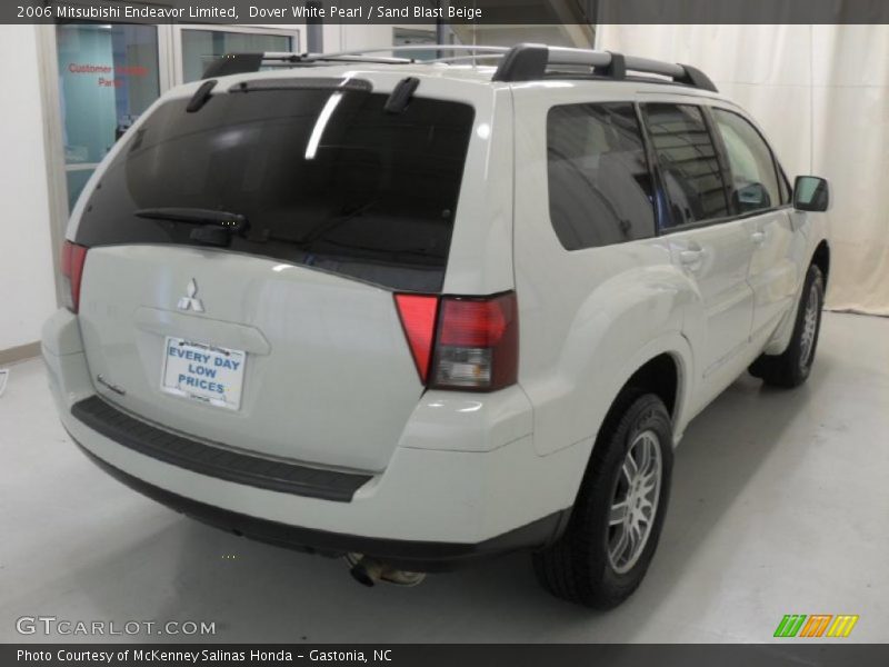 Dover White Pearl / Sand Blast Beige 2006 Mitsubishi Endeavor Limited