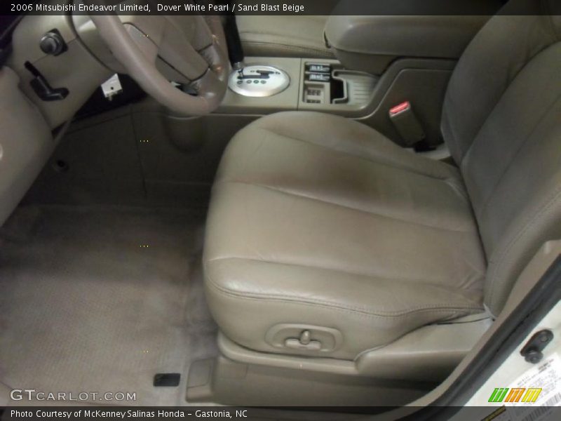 Dover White Pearl / Sand Blast Beige 2006 Mitsubishi Endeavor Limited