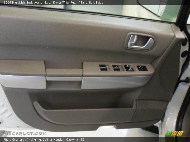 Dover White Pearl / Sand Blast Beige 2006 Mitsubishi Endeavor Limited