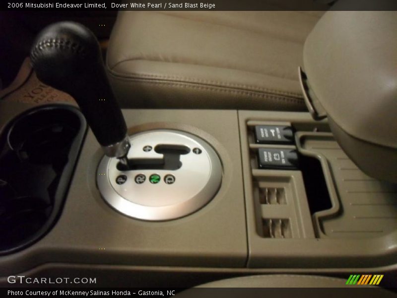 Dover White Pearl / Sand Blast Beige 2006 Mitsubishi Endeavor Limited