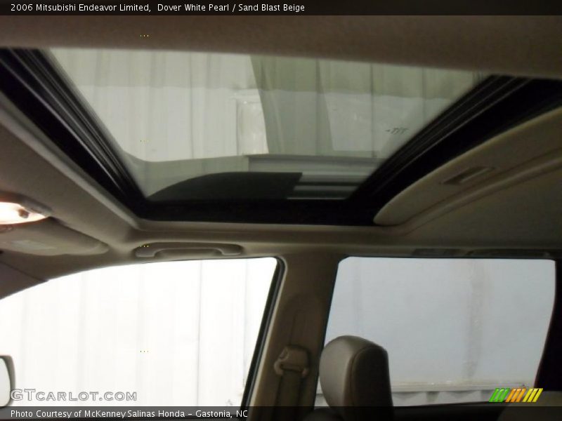 Dover White Pearl / Sand Blast Beige 2006 Mitsubishi Endeavor Limited