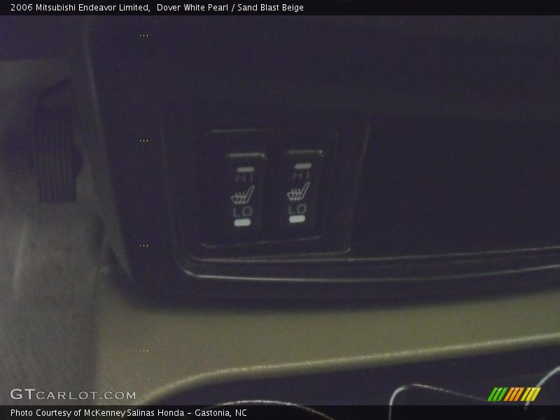 Dover White Pearl / Sand Blast Beige 2006 Mitsubishi Endeavor Limited