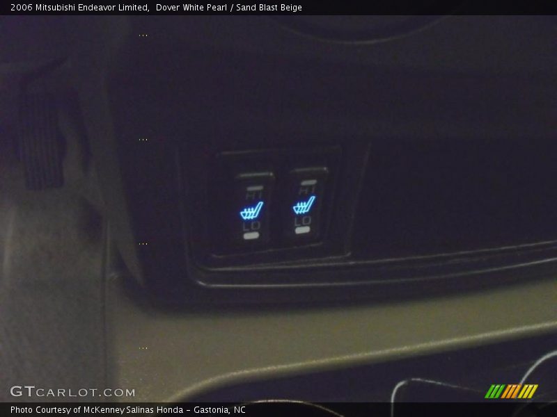 Dover White Pearl / Sand Blast Beige 2006 Mitsubishi Endeavor Limited