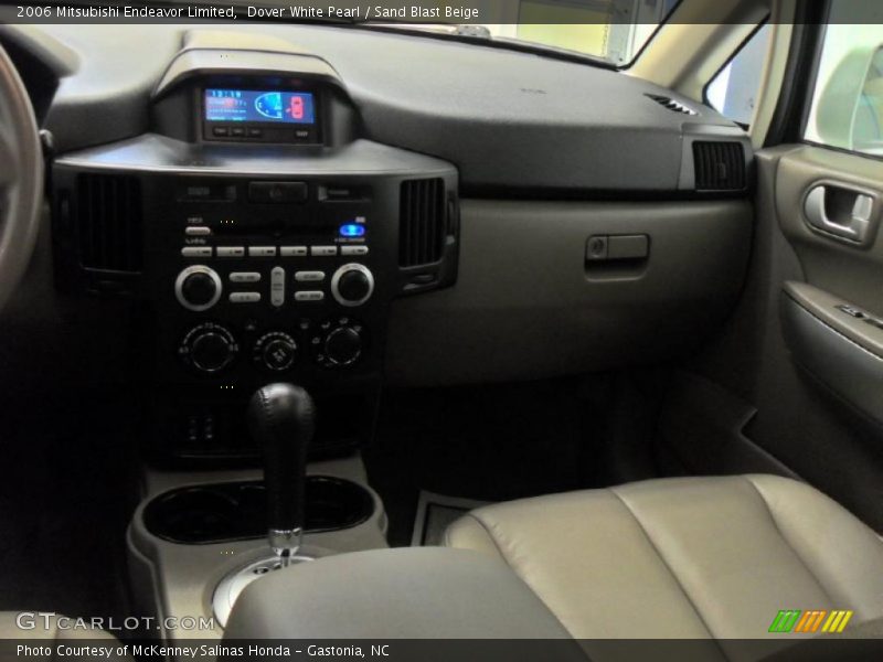 Dover White Pearl / Sand Blast Beige 2006 Mitsubishi Endeavor Limited