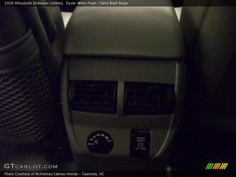 Dover White Pearl / Sand Blast Beige 2006 Mitsubishi Endeavor Limited