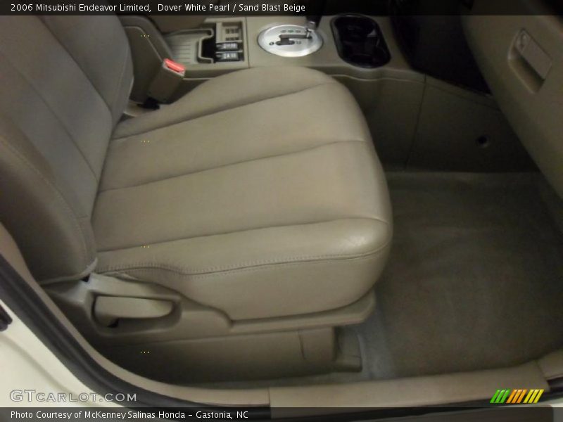 Dover White Pearl / Sand Blast Beige 2006 Mitsubishi Endeavor Limited