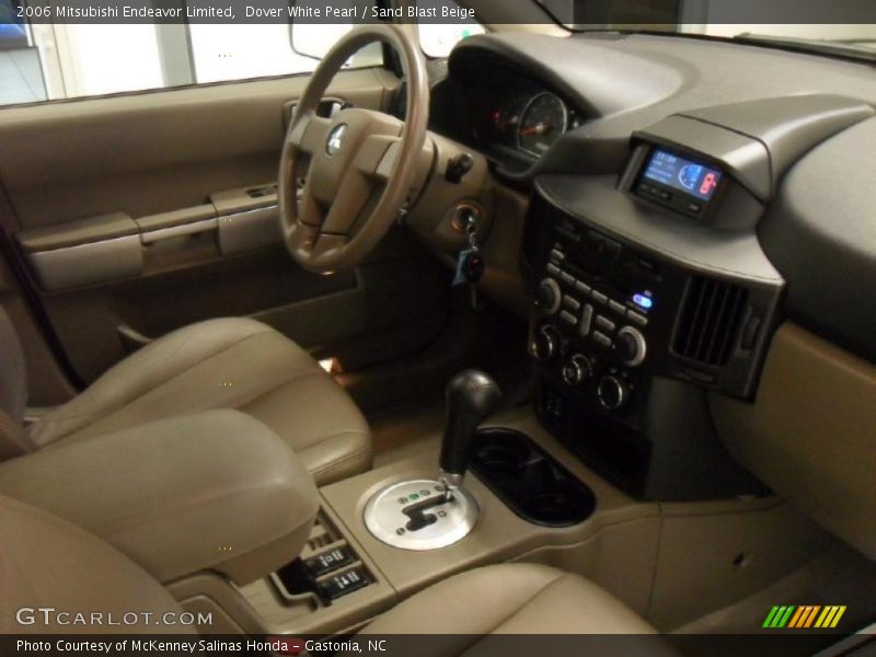 Dover White Pearl / Sand Blast Beige 2006 Mitsubishi Endeavor Limited
