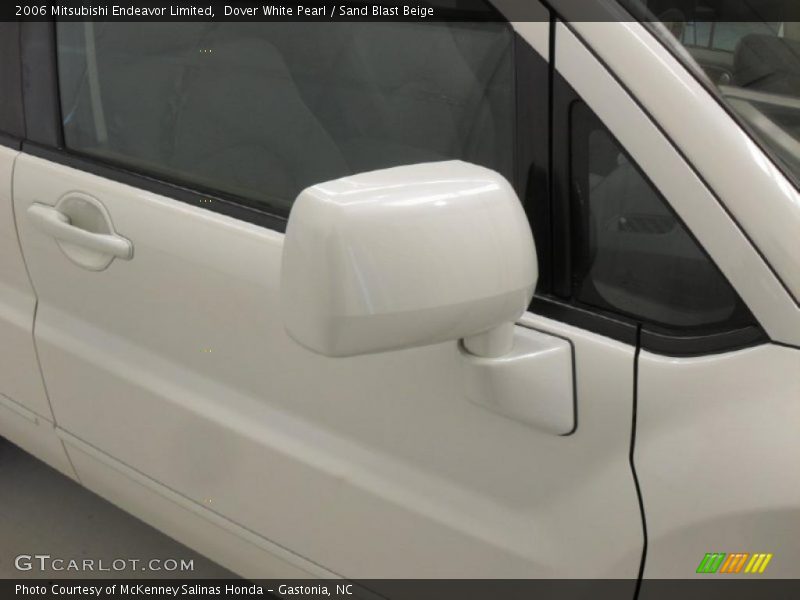 Dover White Pearl / Sand Blast Beige 2006 Mitsubishi Endeavor Limited