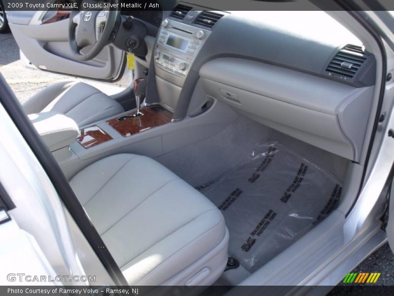 Classic Silver Metallic / Ash 2009 Toyota Camry XLE