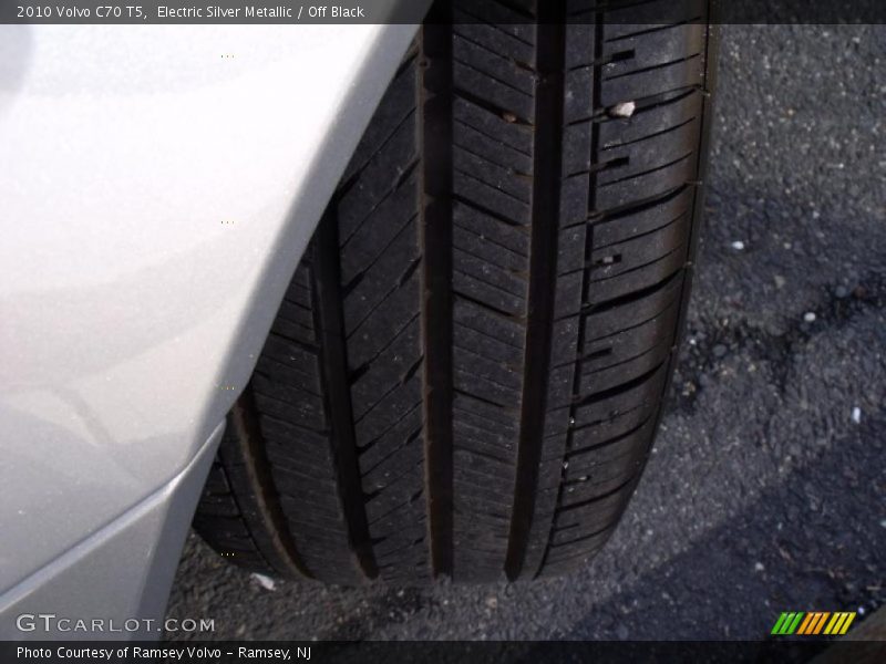 Electric Silver Metallic / Off Black 2010 Volvo C70 T5