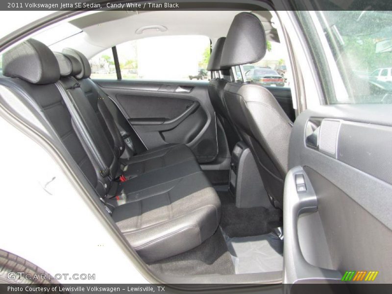 Candy White / Titan Black 2011 Volkswagen Jetta SE Sedan