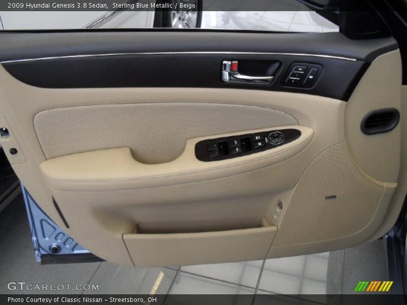 Door Panel of 2009 Genesis 3.8 Sedan