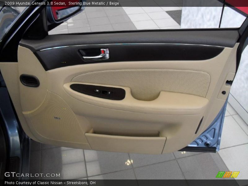 Door Panel of 2009 Genesis 3.8 Sedan