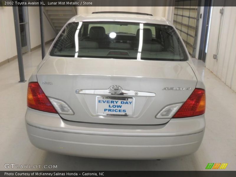 Lunar Mist Metallic / Stone 2002 Toyota Avalon XL