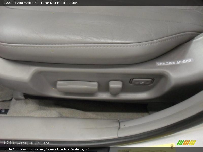 Lunar Mist Metallic / Stone 2002 Toyota Avalon XL