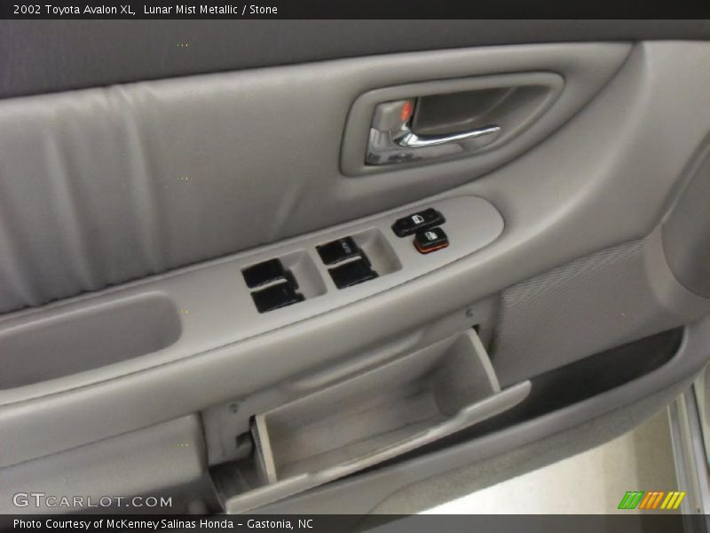 Lunar Mist Metallic / Stone 2002 Toyota Avalon XL