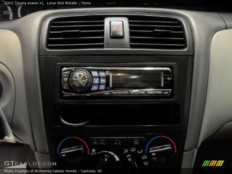 Lunar Mist Metallic / Stone 2002 Toyota Avalon XL