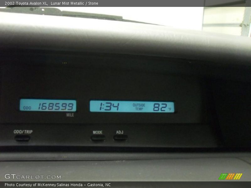 Lunar Mist Metallic / Stone 2002 Toyota Avalon XL