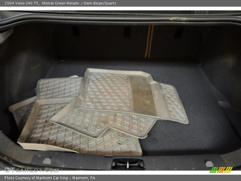 Mistral Green Metallic / Dark Beige/Quartz 2004 Volvo S40 T5