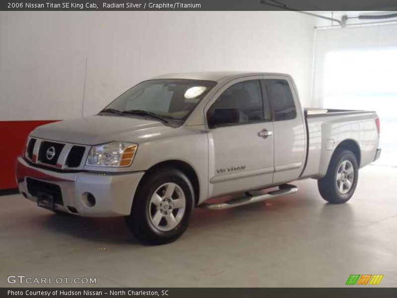 Radiant Silver / Graphite/Titanium 2006 Nissan Titan SE King Cab