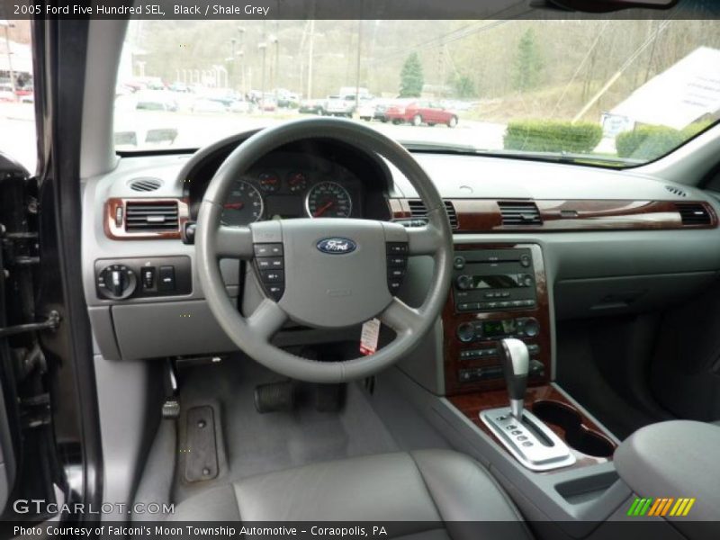 Dashboard of 2005 Five Hundred SEL